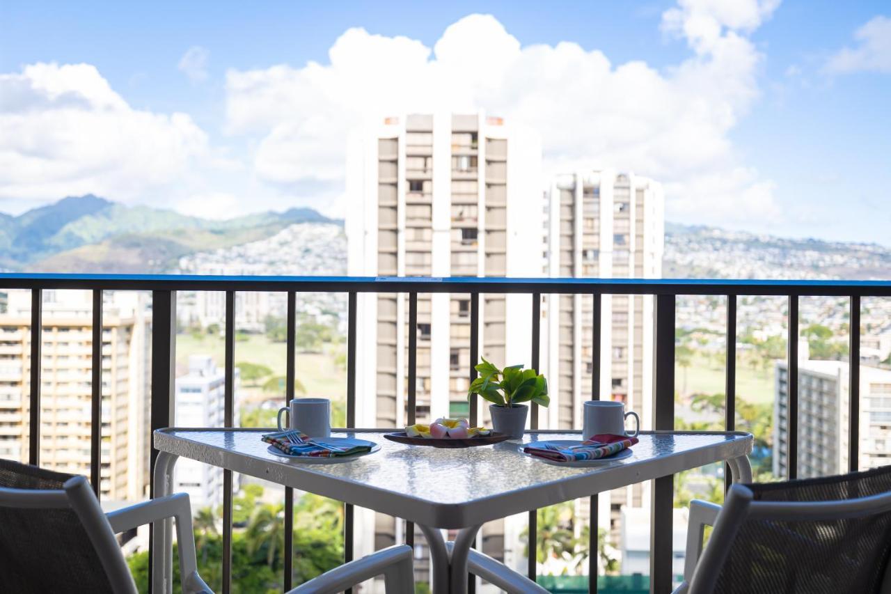 Beautiful Mountain View In Waikiki Sunset With Parking Apartment Honolulu Bagian luar foto